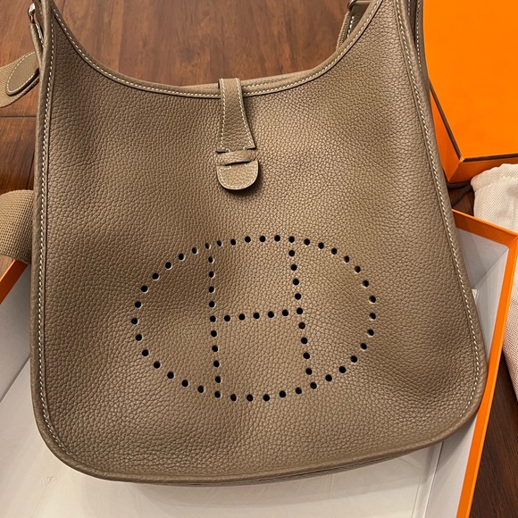 HERMES
Taurillon Clemence Evelyne III PM Etoupe - Picture 10 of 11